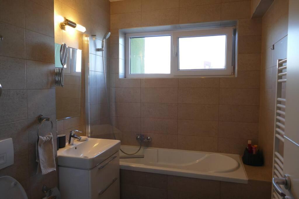 Apartament In Cartier Avantgarden Cu Semineu! Brasov Luaran gambar